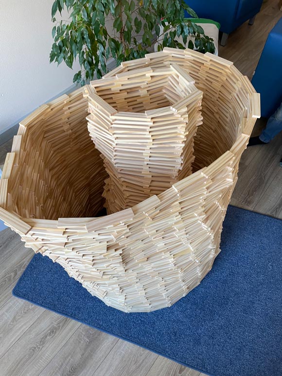 Klassengemeinschaftsprojekt mit Holzbausteinen Klassengemeinschaftsprojekt mit Holzbausteinen